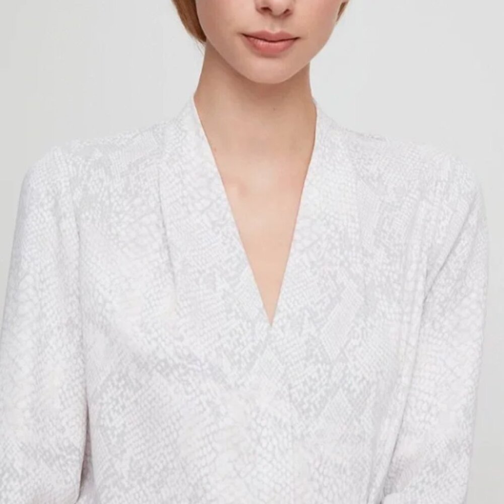 Babaton Akira Power Blouse Snake Print Espace/Gray